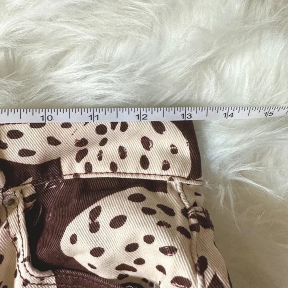 ๐ Urban Outfitters 90's Bootcut Strawberry Print Jeans ๐ - Picture 4 of 8